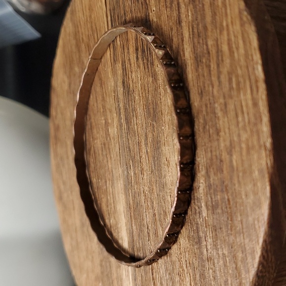 B3235 cobbled pyramid bracelet - Picture 1 of 2